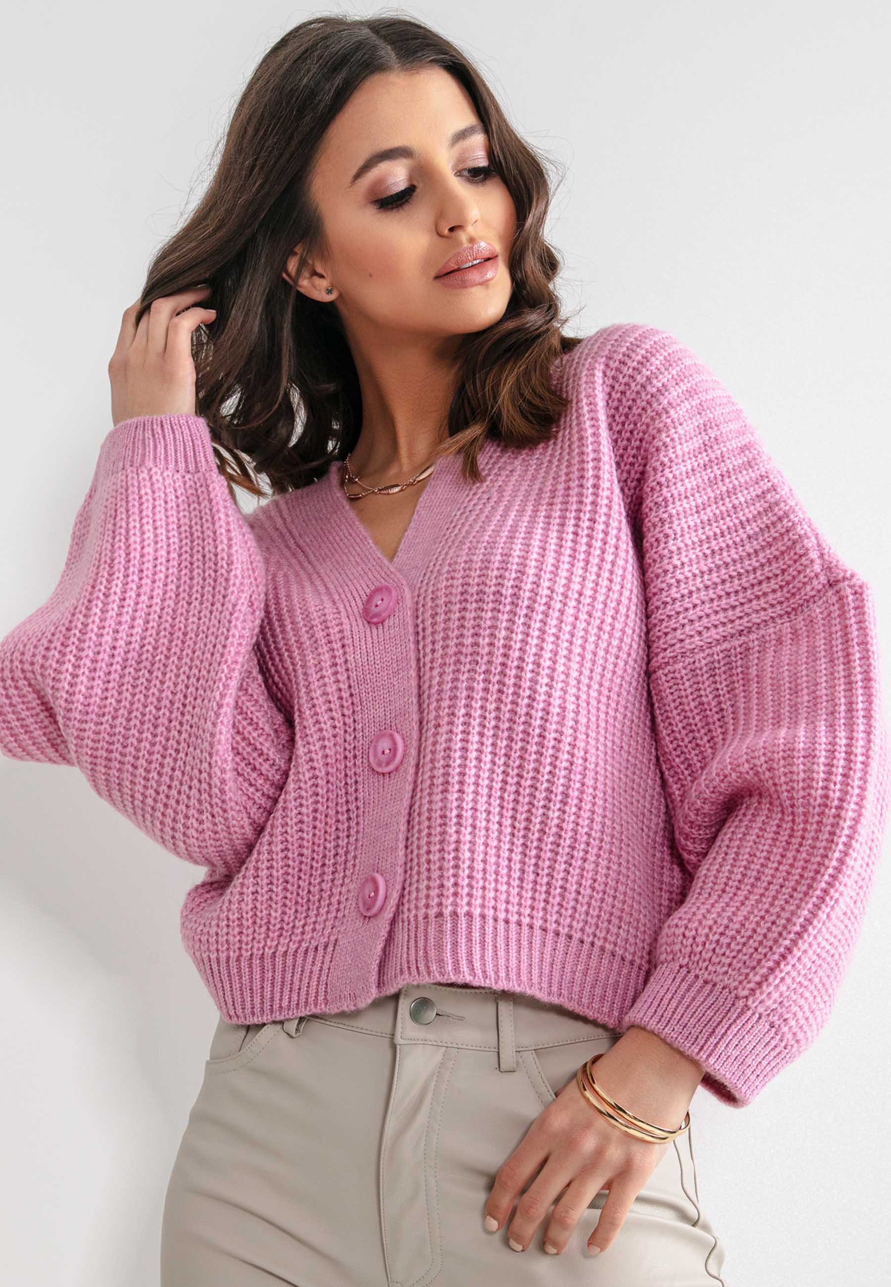 Zapinany sweter oversize różowy