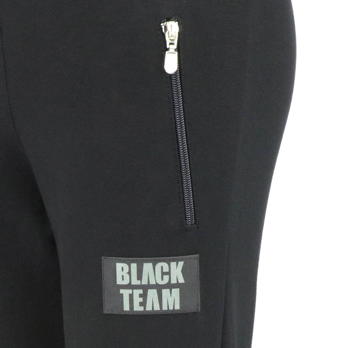 Spodnie dresowe dla chłopca, kolor czarny, naszywka na nogawce Black Team Tup Tup