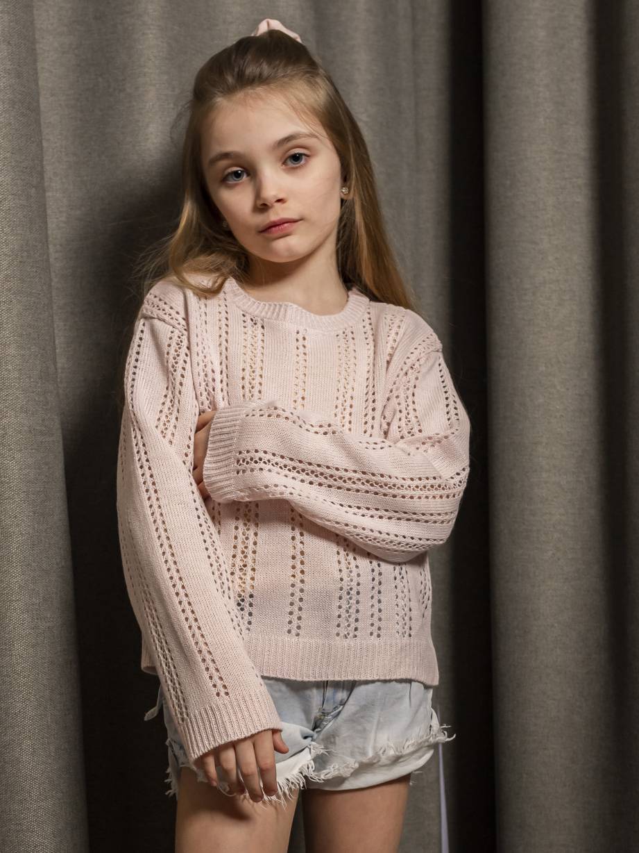 Sweter dziewczęcy różowy ażurowy wzór