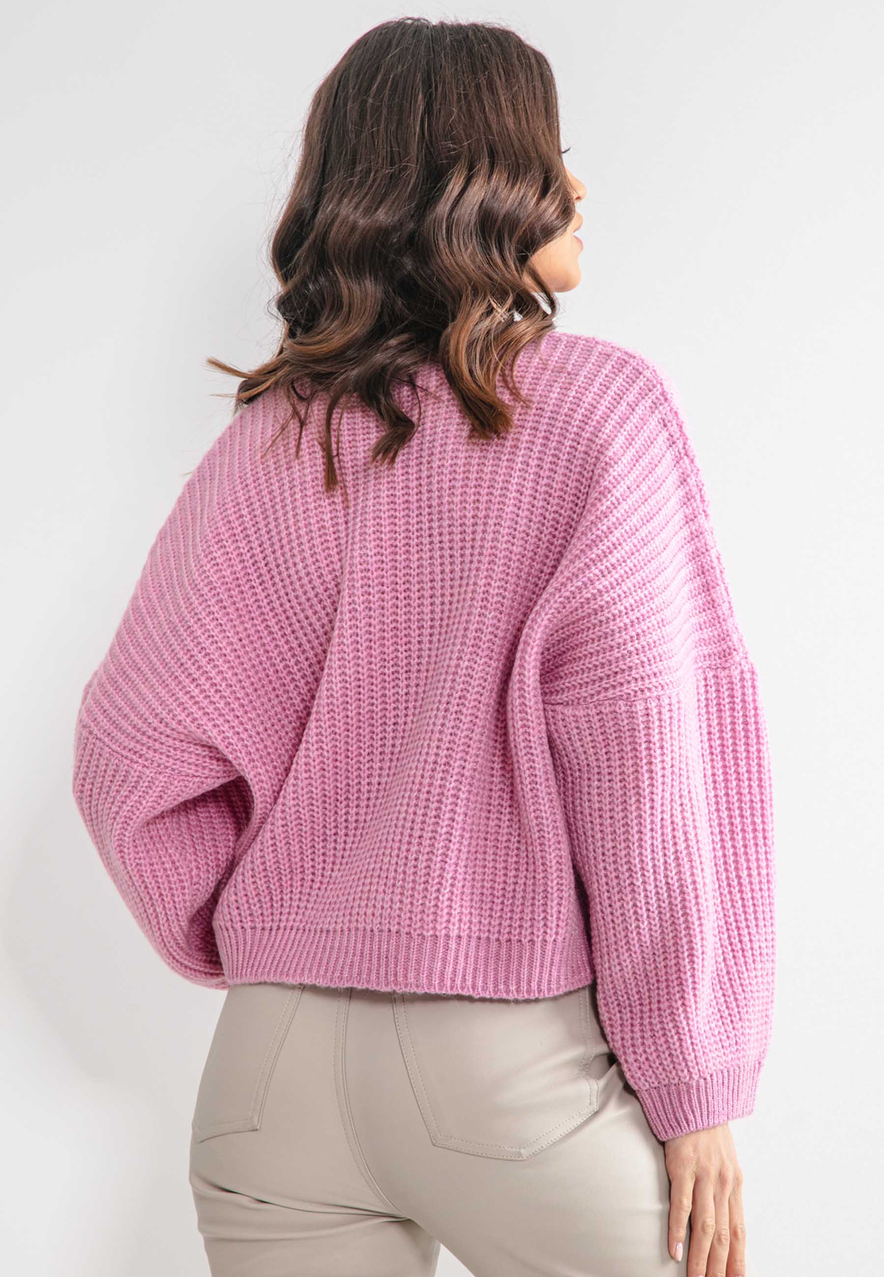 Zapinany sweter oversize różowy